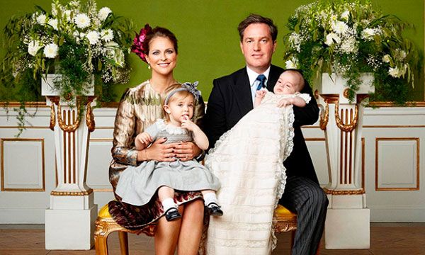 La Princesa Magdalena con su esposo y sus dos hijos