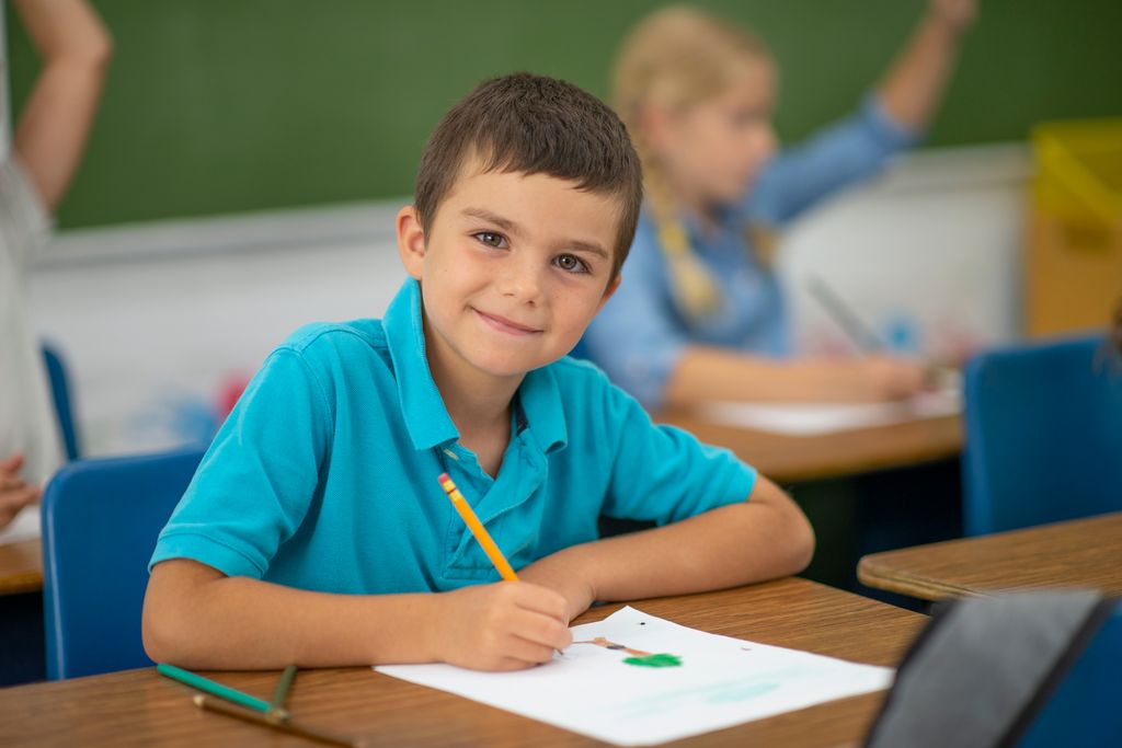 Niño en clase