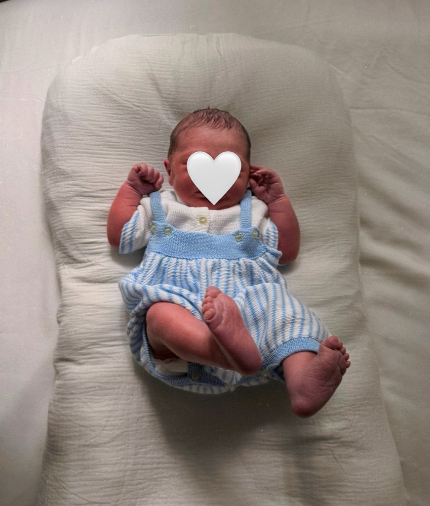 Hugo García compartió esta tierna foto de su hijo Koa usando la ropa que él usó de bebé.