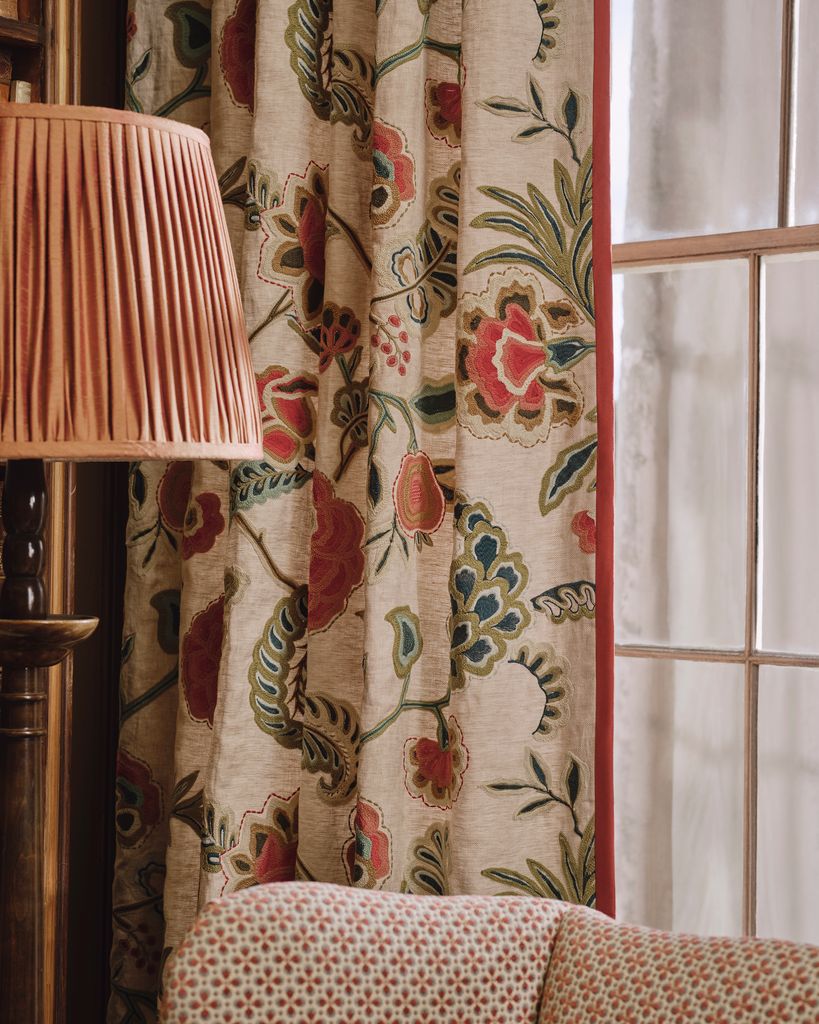 Cortinas con motivos florales