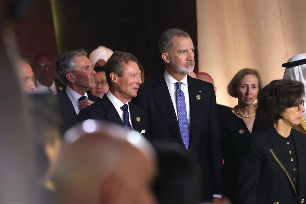 El Rey, junto al presidente de la República Árabe de Egipto y los jefes de Estado y de Gobierno invitados a la ceremonia de inauguración del Gran Museo Egipcio (Giza)
