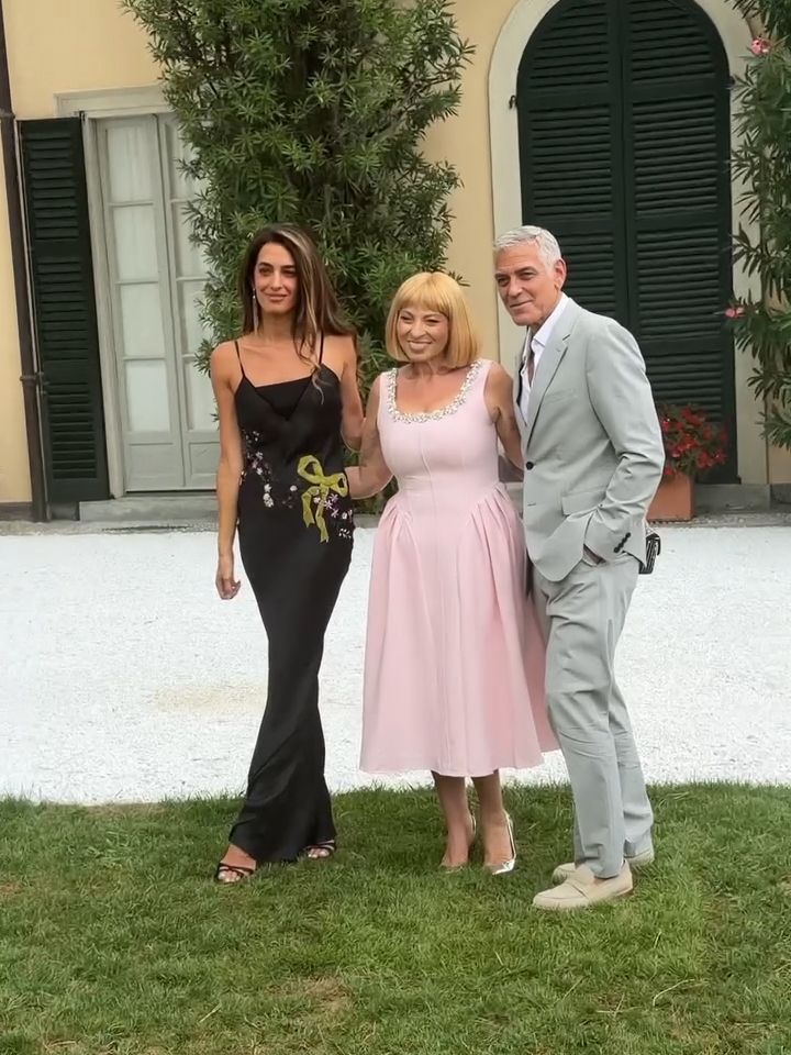 Amal Clooney recupera un vestido de archivo de John Galliano y se convierte en la protagonista de la noche