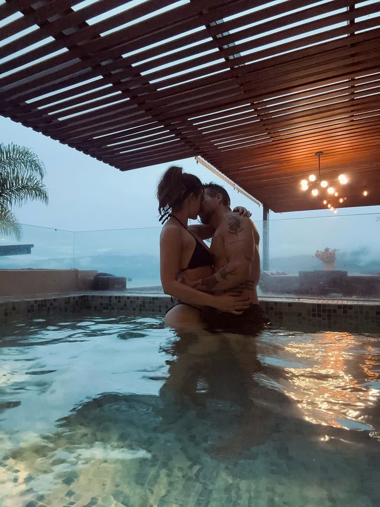 La pareja compartió esta romántica imagen.