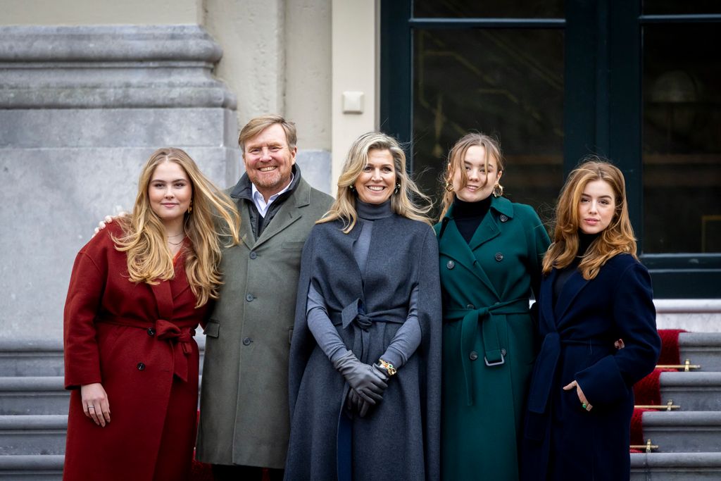 Foto familiar de la familia real de Holanda en una sesión navideña