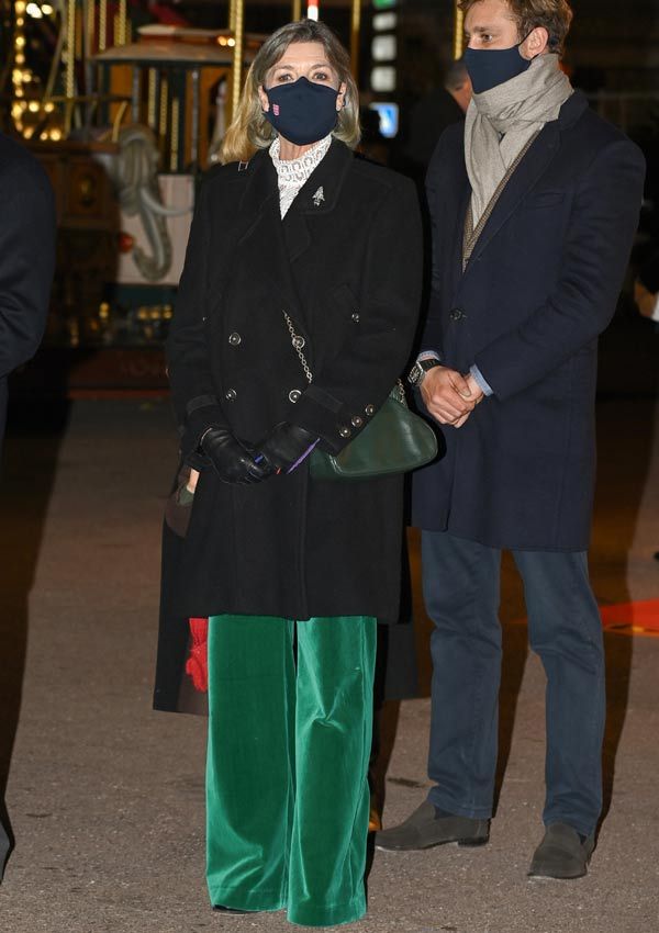 Carolina de Mónaco con pantalones de terciopelo