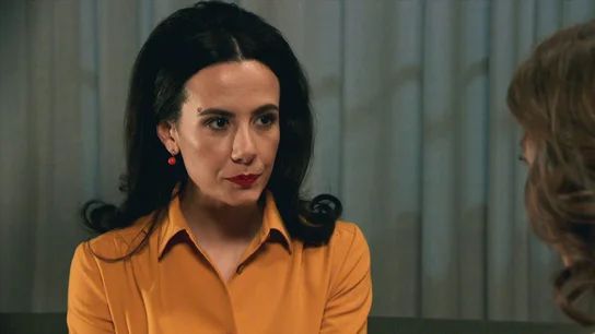 Marta se pone furiosa con Cloe cunaod sabe que la ocultado infromación sobre Fina