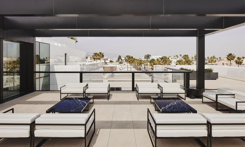 flagship boutique en beverly hills