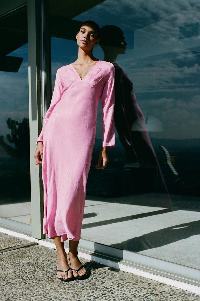 Vestidos para bodas sencillos y elegantes de las rebajas de Zara
