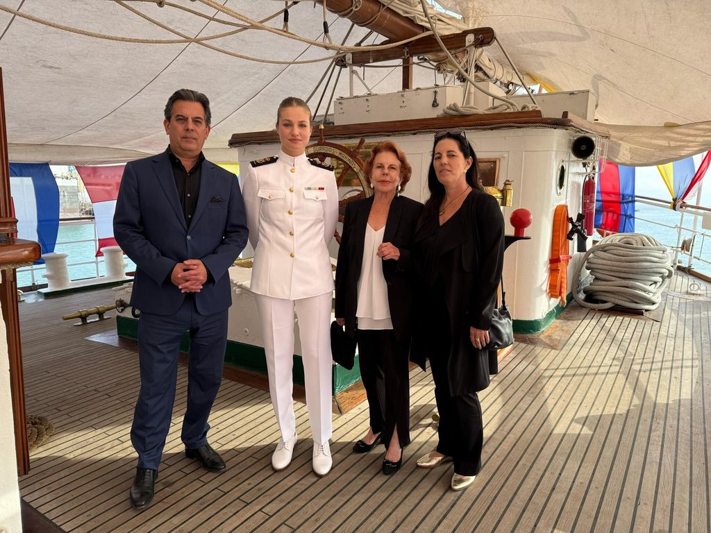 Leonor con los hijos de Mario Vargas Llosa