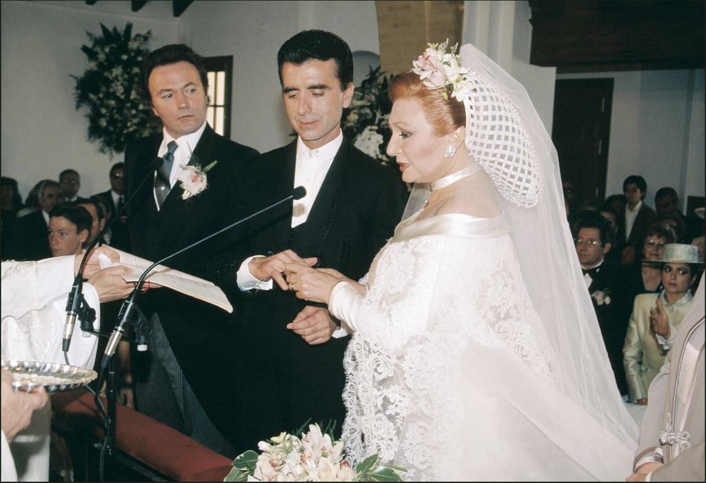 BODA DE LA CANTANTE ROCIO JURADO Y EL TORERO JOSE ORTEGA CANO EN LA FINCA " YERBABUENA " EN SEVILLA