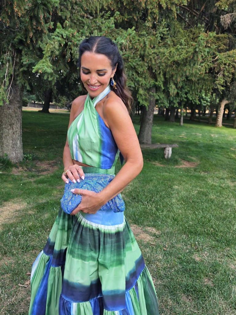 Paula Echevarría con look de invitada en la boda de los hijos de unos amigos, 2026.