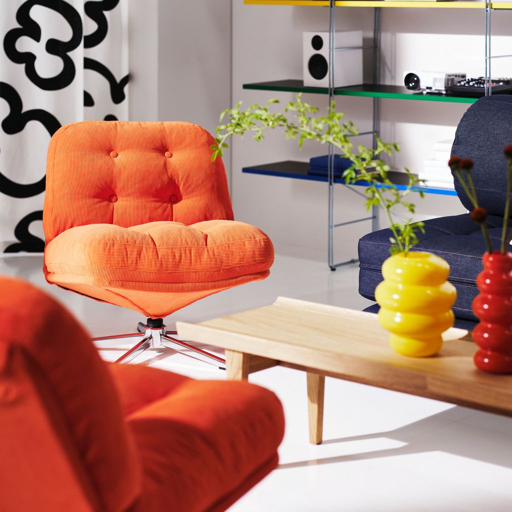 Sillón giratorio de color naranja de Ikea