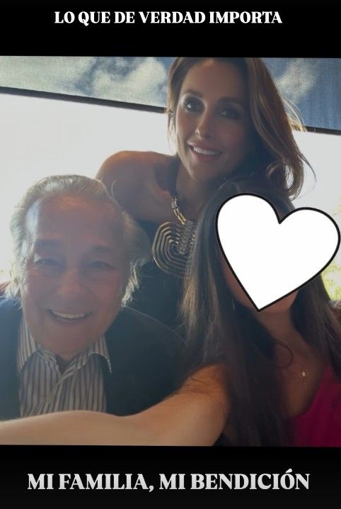 Paloma Cuevas con su padre y una de sus hijas