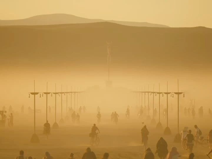 Tormenta de arena en el festival Burning Man 