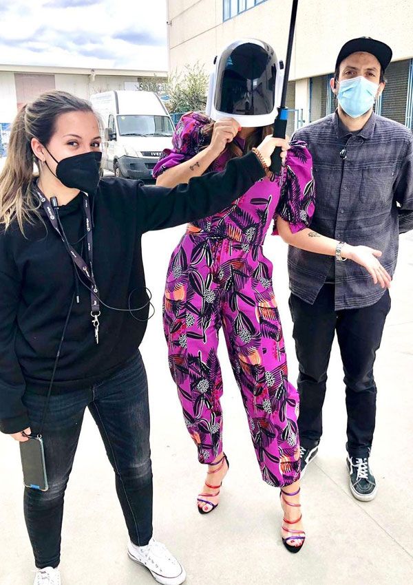 Nuria Roca estrena un conjunto rebajado de Desigual en Mask Singer