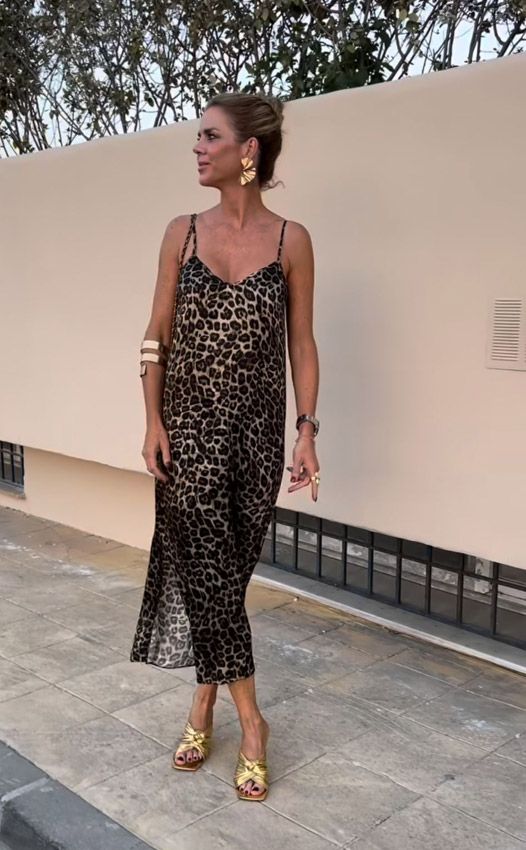 Amelia Bono se atreve con su look más salvaje y un bañador rebajado de Zara