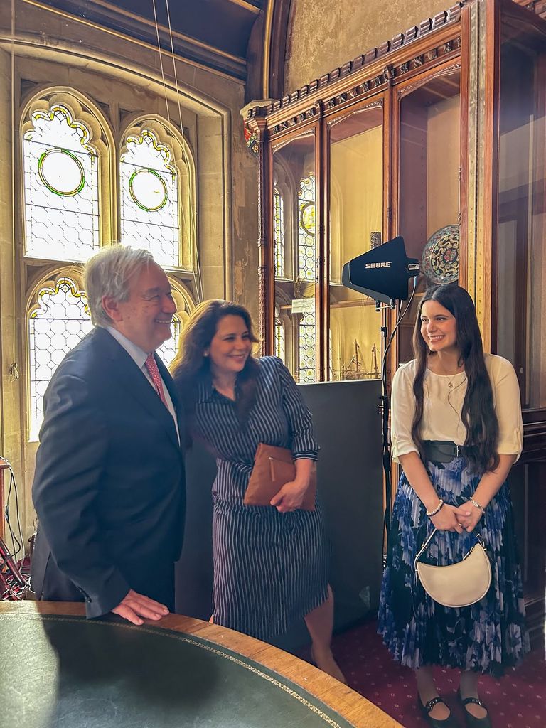 António Guterres, Secretario General de las Naciones Unidas, ha compartido una imagen foto junto a la princesa Haya, hermana del rey Abdallá de Jordania, y su hija, la jequesa Al Jalila, fruto del matrimonio de la princesa jordana con el Emir de Dubái
