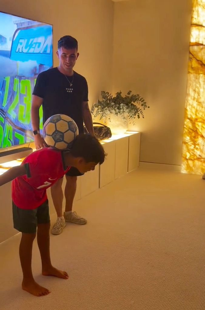 Mateo demostró su habilidad con el balón