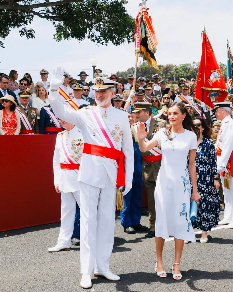 Los Reyes presiden el desfile de las Fuerzas Armadas