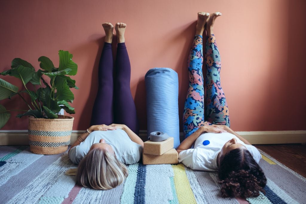 Postura de piernas en la pared