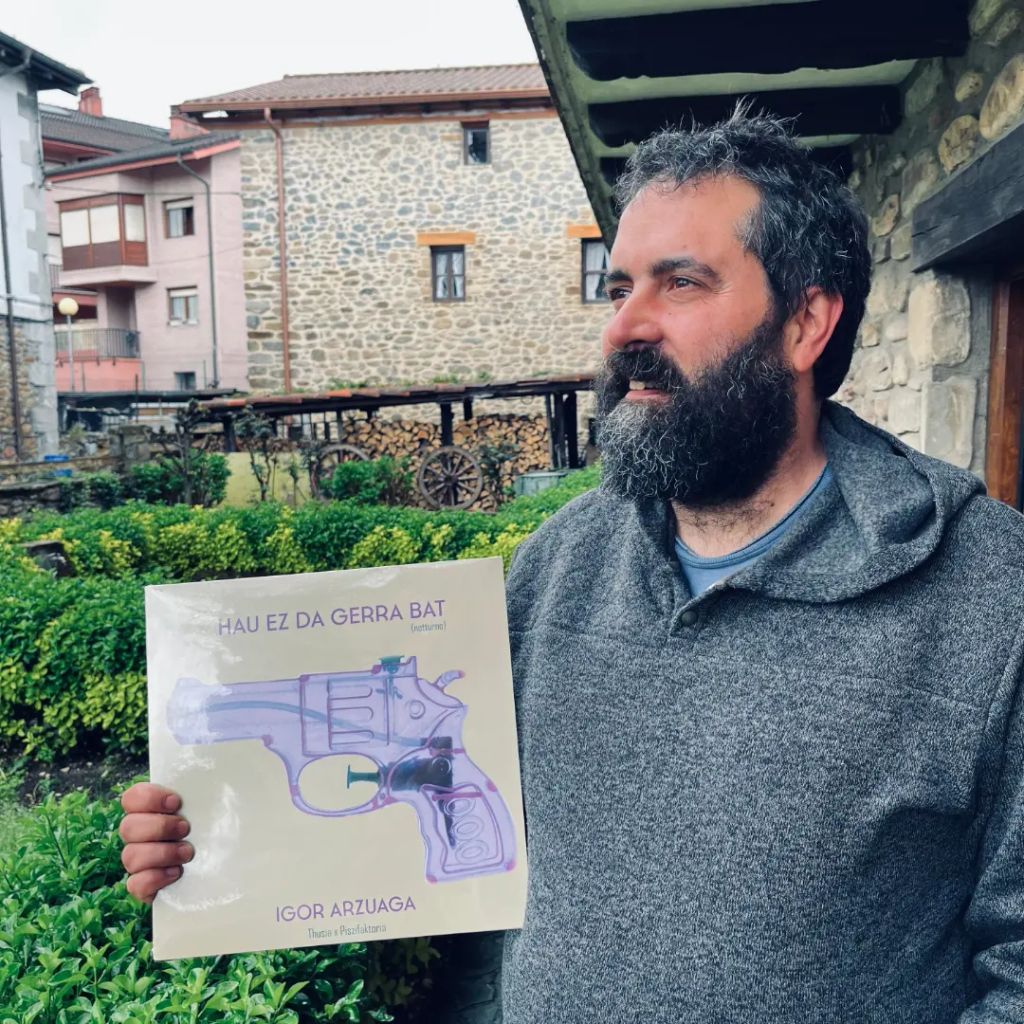 Igor Arzuaga era un artista multidisciplinar que dominaba instrumentos como el piano, la guitarra, el acordeón, el bajo y los teclados