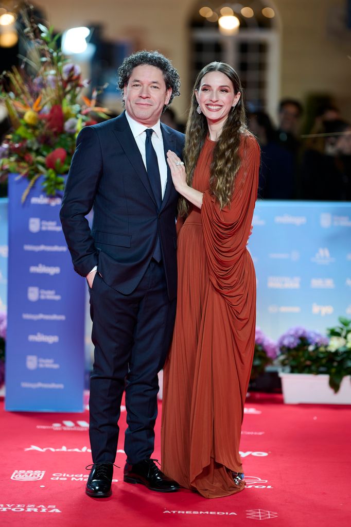 María Valverde posa con su marido, Gustavo Dudamel, en la clausura del Festival de Cine de Málaga