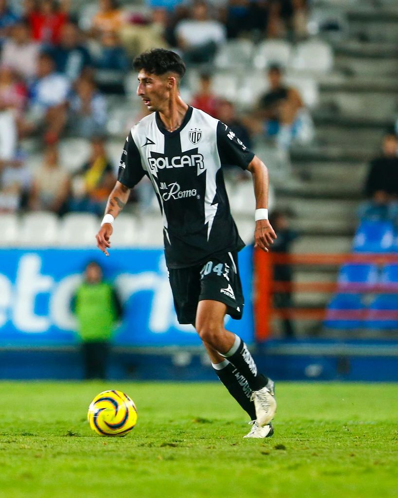 Santiago Márquez dejó el fútbol en 2025, con el apoyo de sus padres.