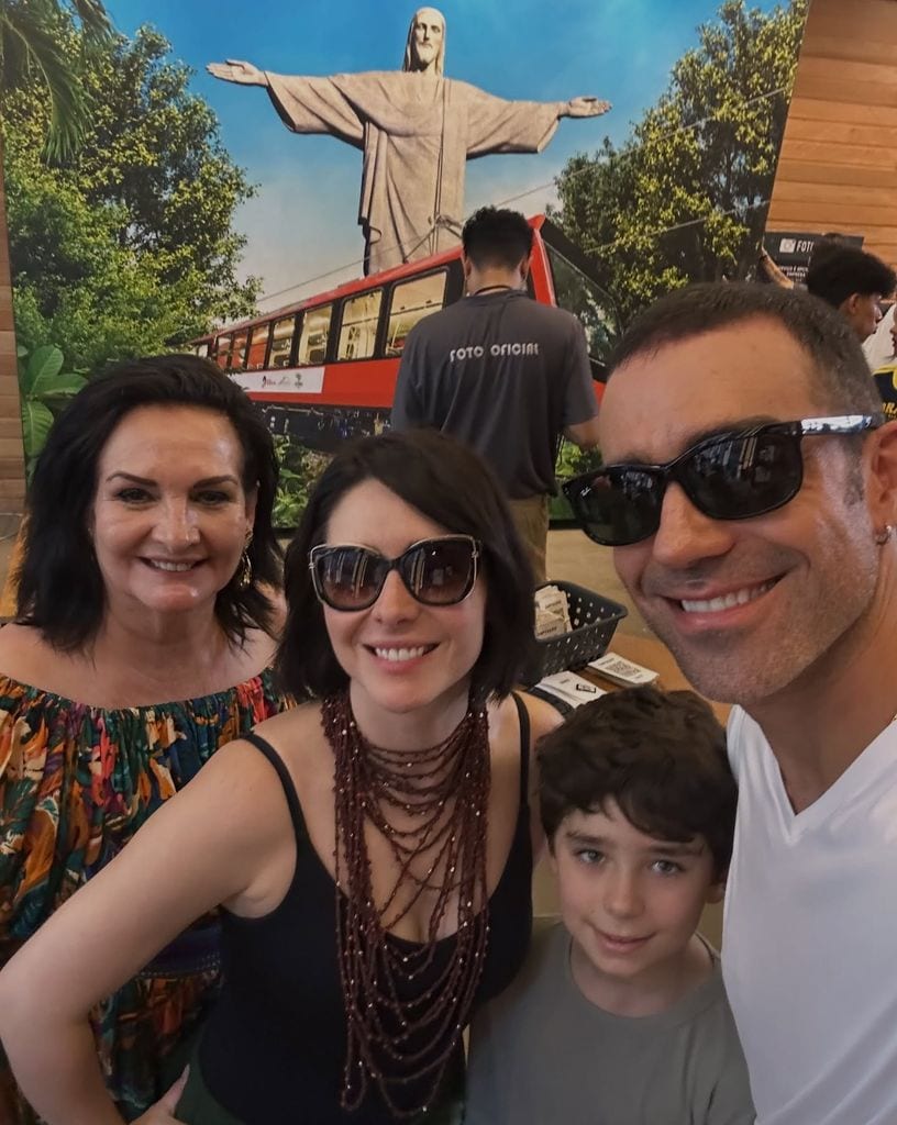 Ariadne Díaz viajó a Brasil con su mamá