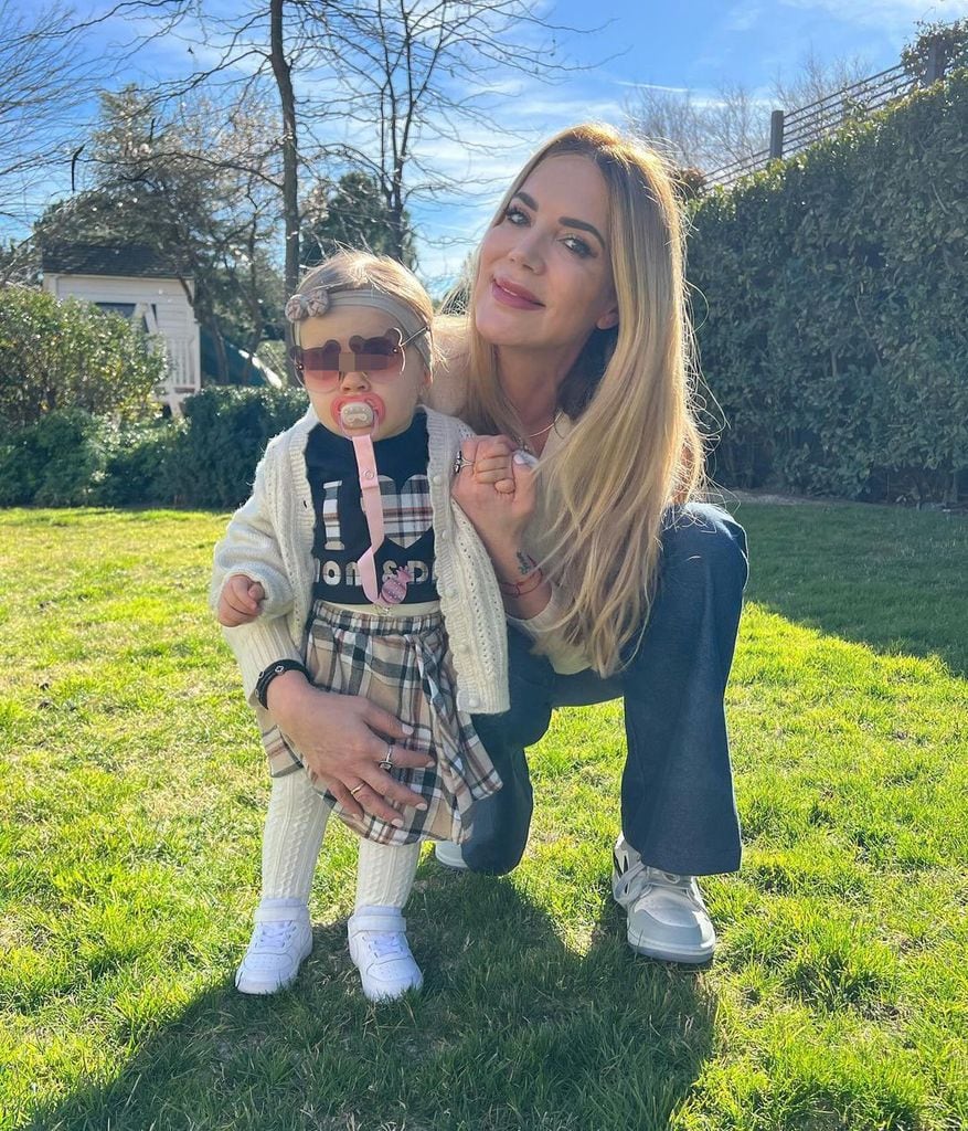 Ingrid Asensio con su nieta Micaela