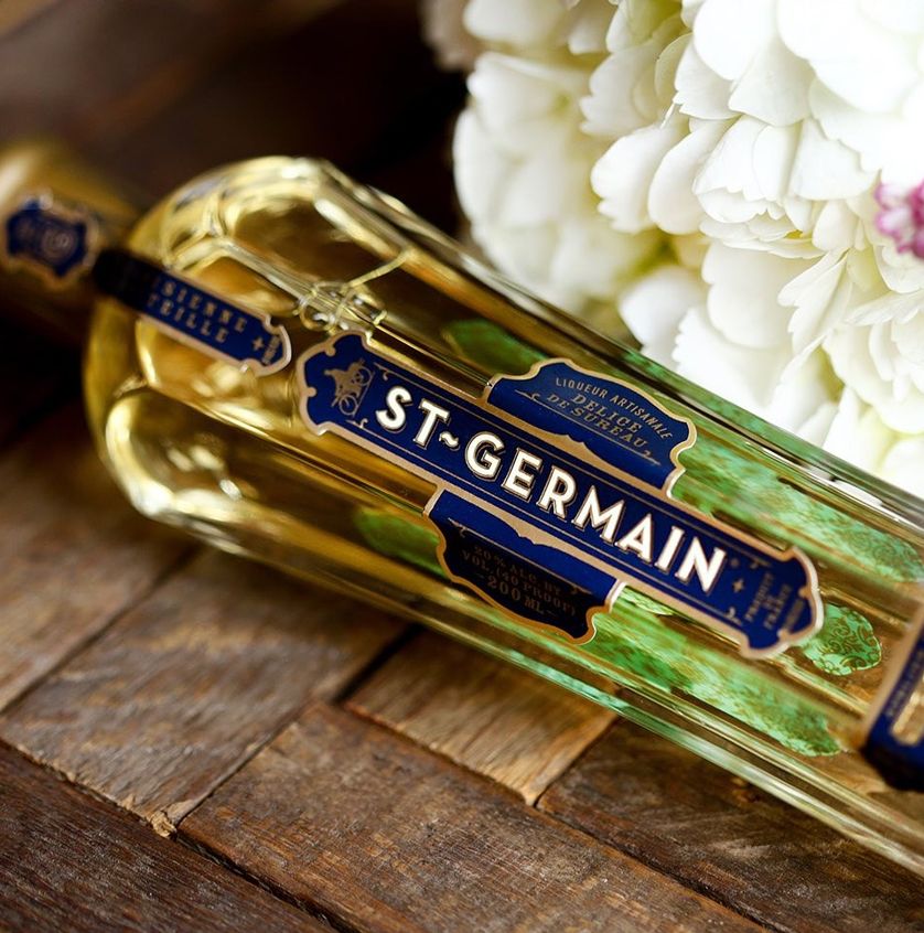 La botella de St-Germain tiene un diseño muy atractivo y sofisticado