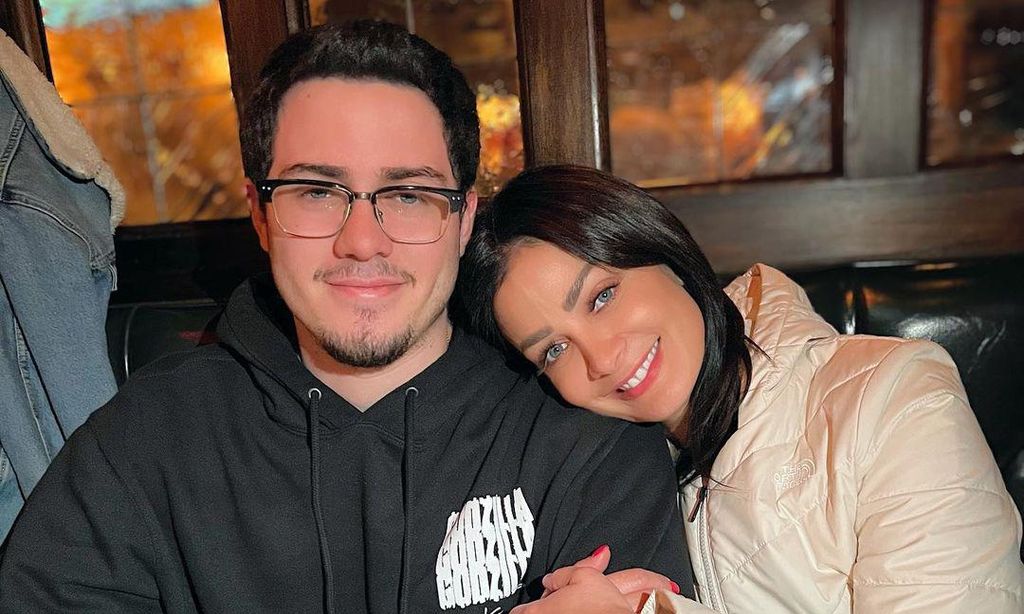 Dayanara Torres y su hijo mayor
