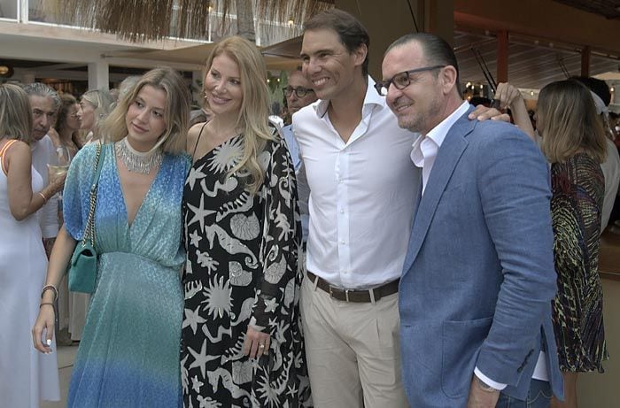 Lola, la hija pequeña de Pedja Mijatovic y Aneta, en la inauguración del hotel de Rafa Nadal en Mallorca