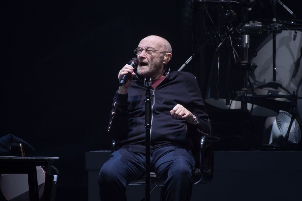 Phil Collins actuando en el U Arena el 17 de marzo de 2022 en Nanterre, Francia
