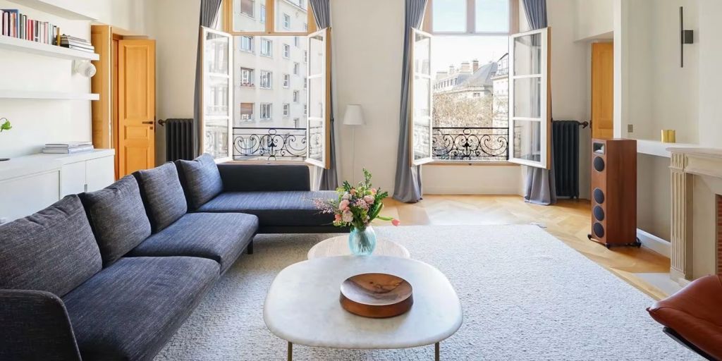 El gran salón del apartamento en el que se rodó la popular serie