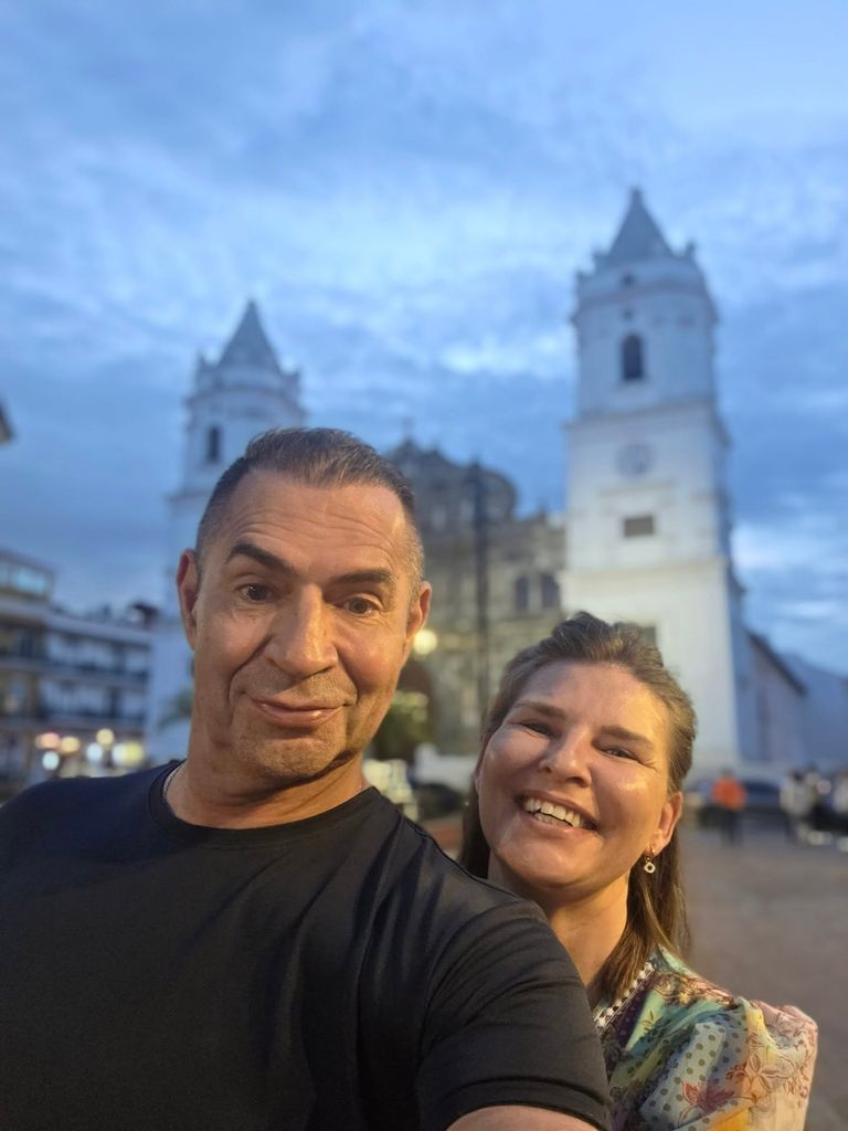 Alexander Aslani estaba casado con Jeannine, directora de Enfermería en Cirumed, y era padre de dos hijos.