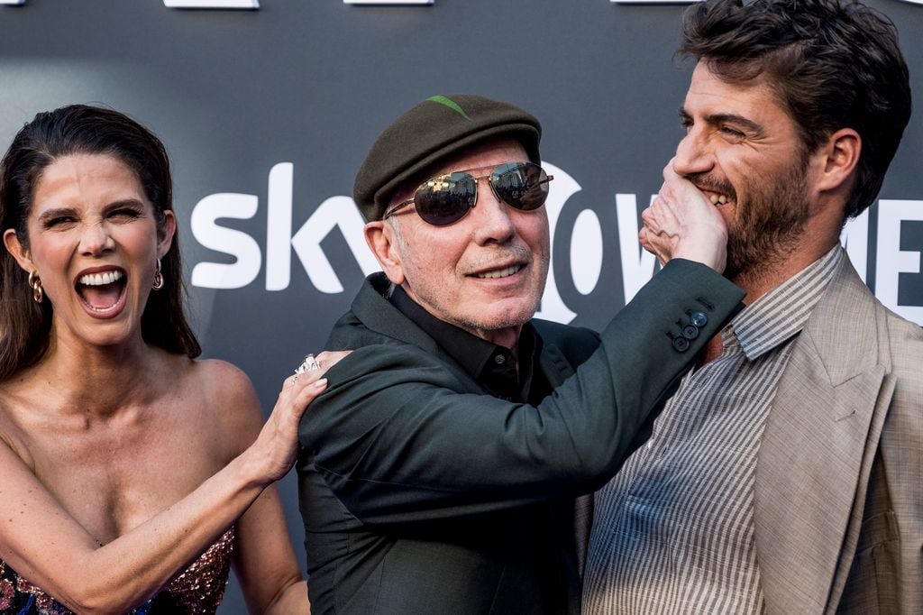 Juana Acosta, Eusebio Poncela y Maxi Iglesias en el estreno de "Matices" en mayo de 2025 en los cines Callao de Madrid