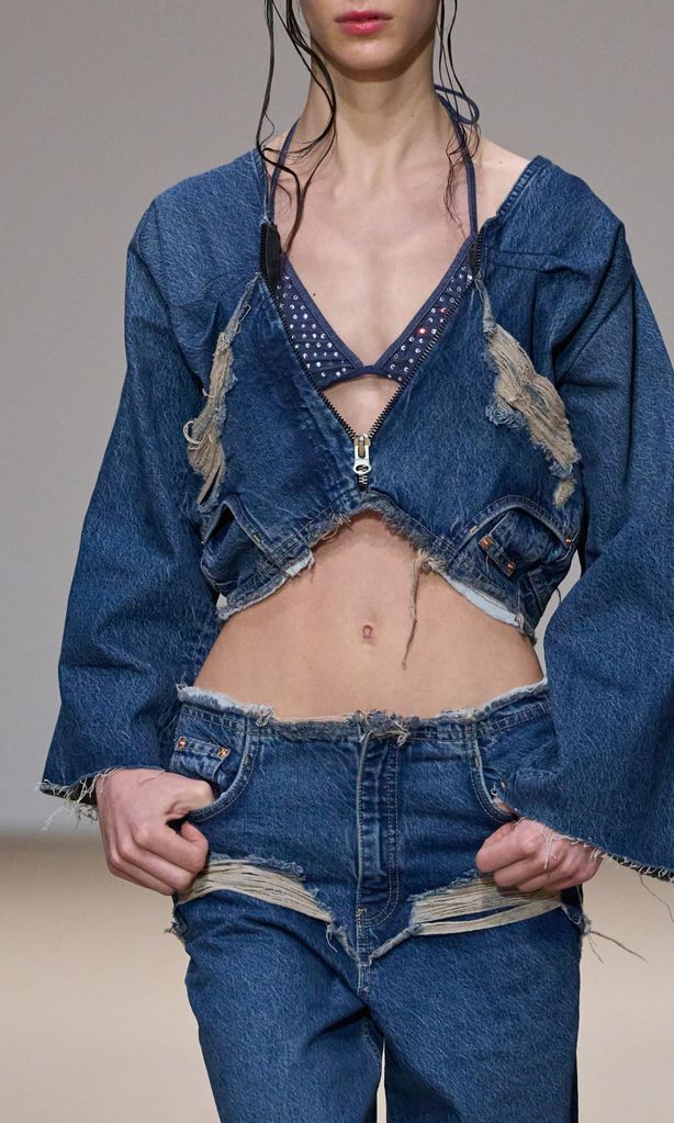 Puedes jugar con bralettes de diferentes texturas y tejidos para dar mayor personalidad al atuendo