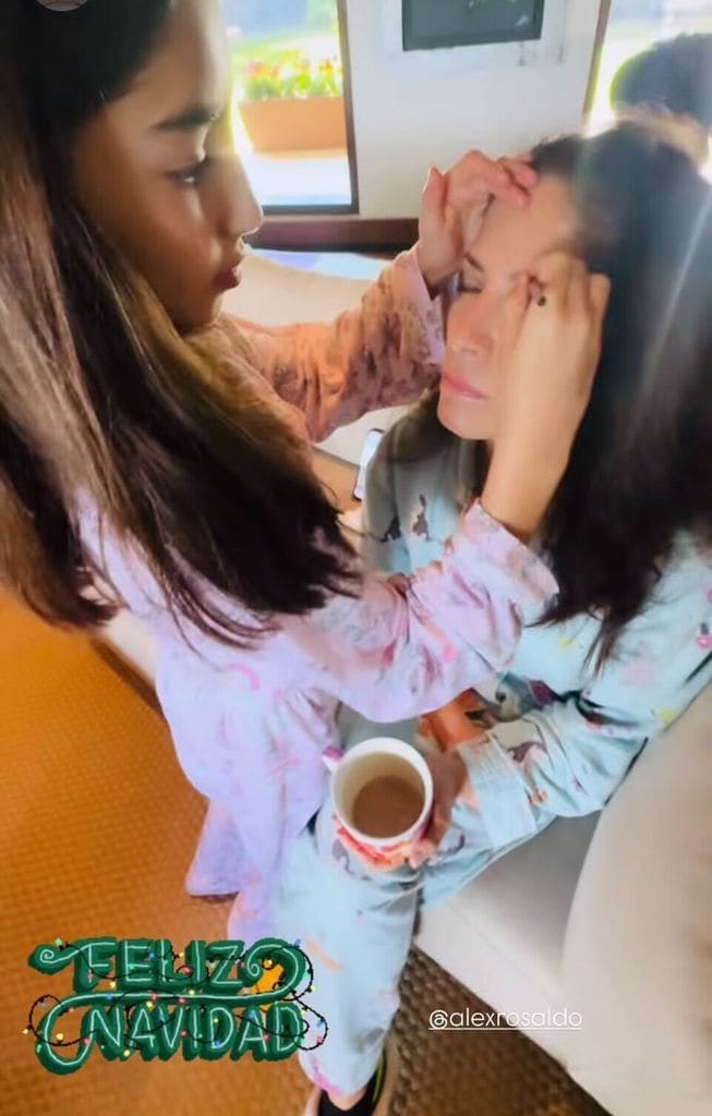 Aitana y Alessandra en un día de juegos durante la Navidad, imagen capturada por Aislinn