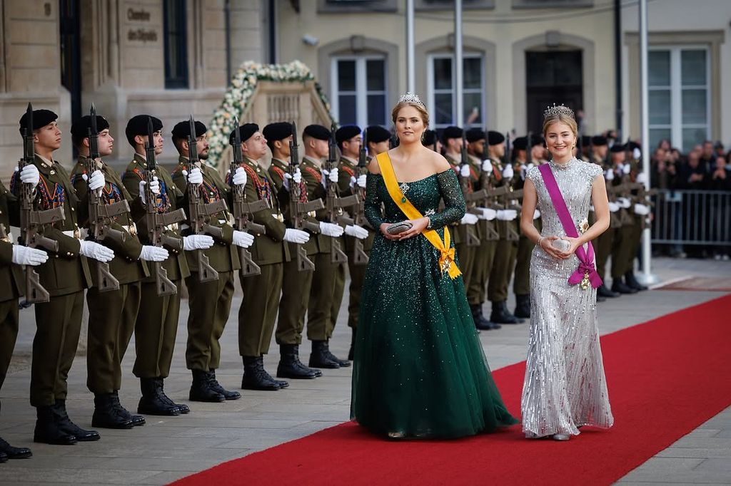 Las herederas al trono de Bélgica y Holanda, Elisabeth y Amalia