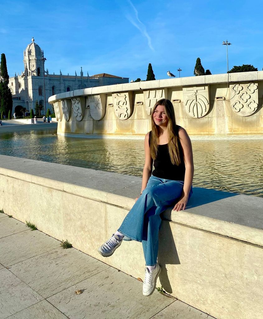 La infanta Sofía posó en la famosa Fonte Luminosa de Bélem, en Lisboa.