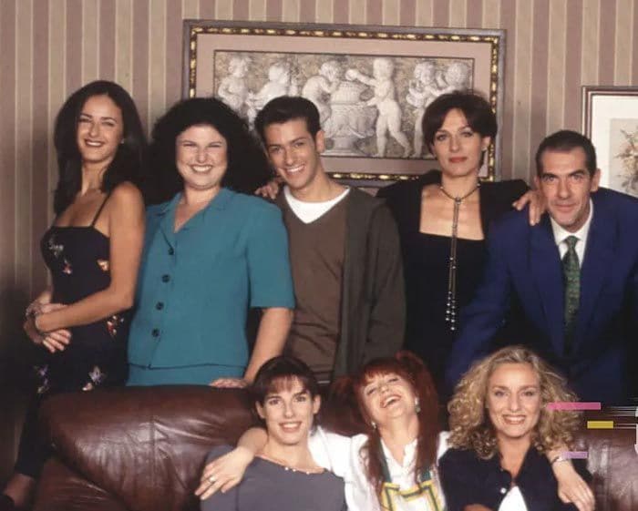 Mónica Estarreado y sus compañeros de reparto en la serie 'El súper'