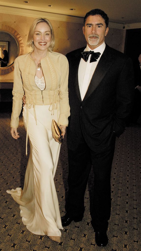 Sharon Stone junto a Phil Bronstein, con quien estuvo casada entre 1998 y 2004 y adoptó a su hijo Roan