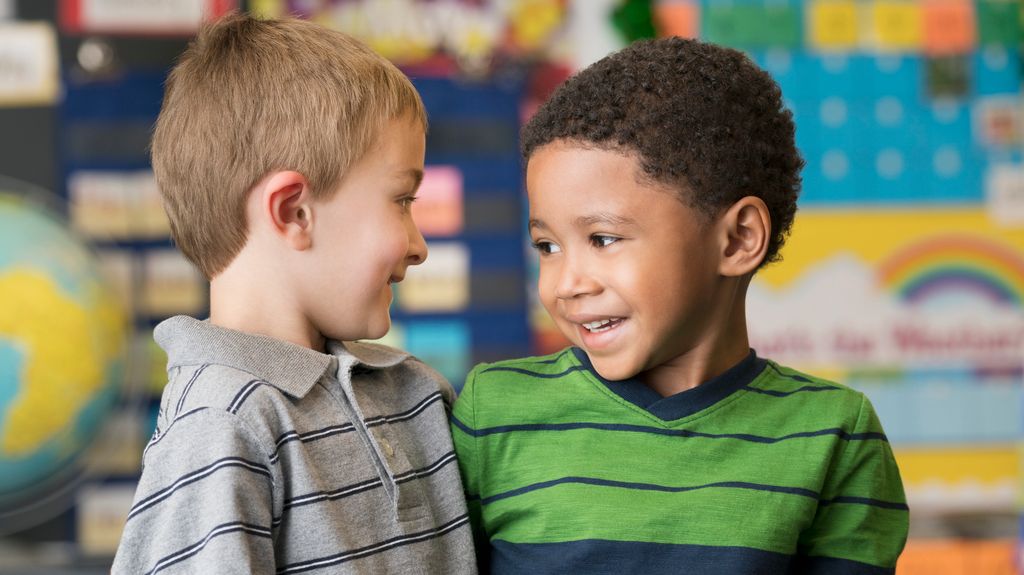 Compañeros en clase de Infantil