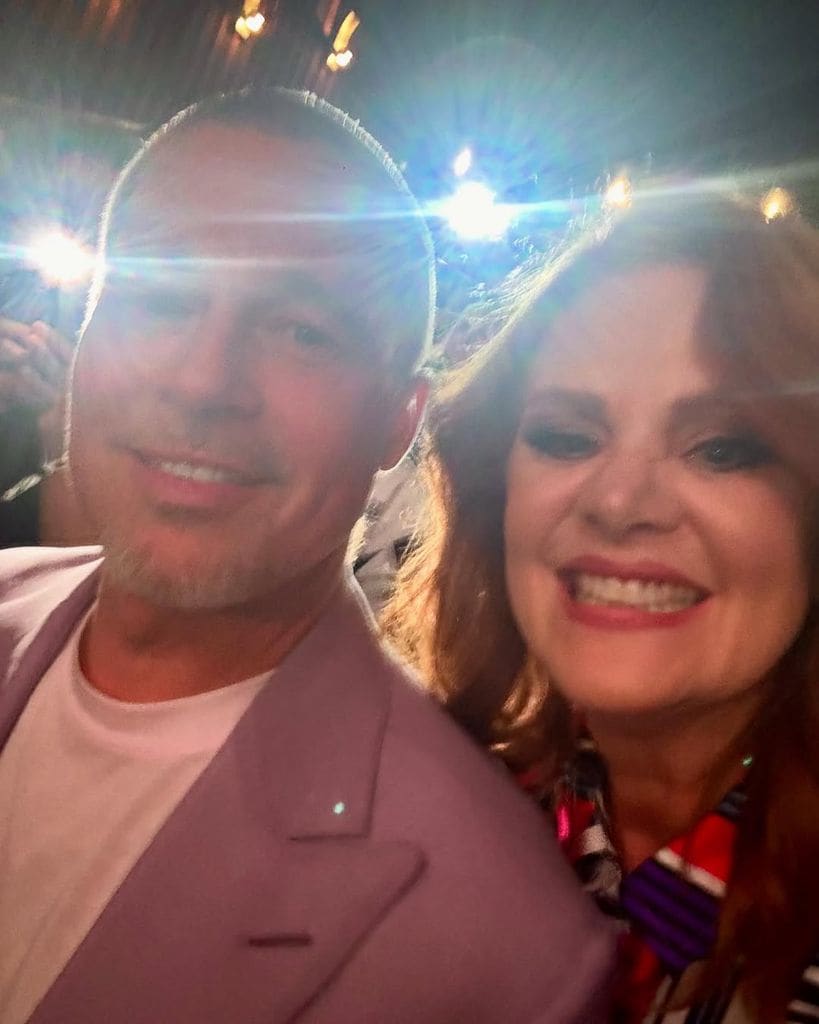Erika Buenfil presumió su selfie con Brad Pitt