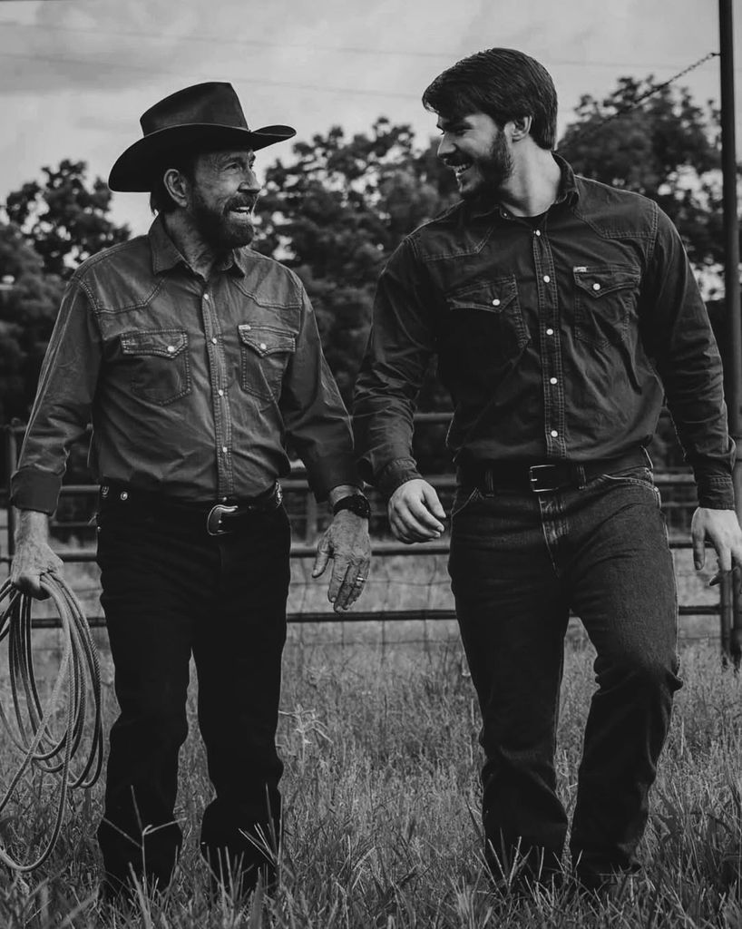 Chuck Norris con su hijo Dakota