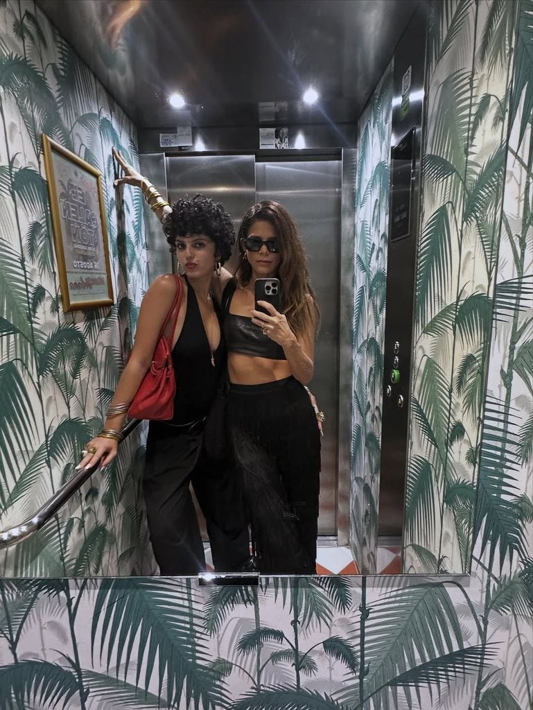 Juana Acosta y su hija, Lola, en Ibiza