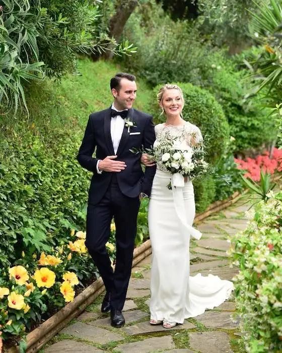 El actor Matthew Lewis en su boda