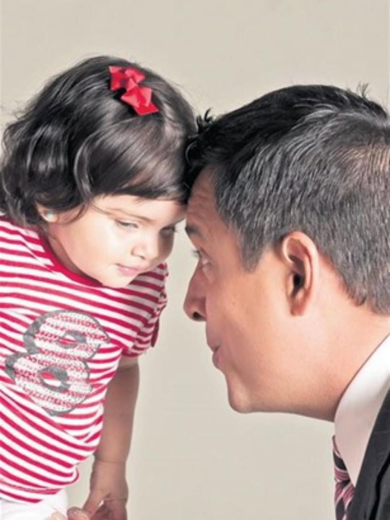 Daniel Sarcos y su hija Carlota