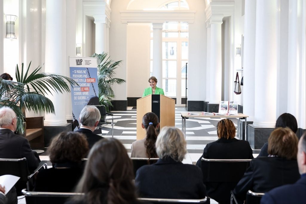 La gran duquesa María Teresa ha presentado la primera revista sobre violencia sexual en zsonas de conflicto en el mundo