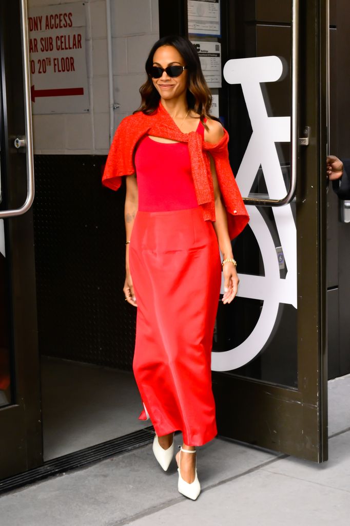La actriz sale de los estudios en Nueva York tras grabar "LIVE with Kelly and Mark" 